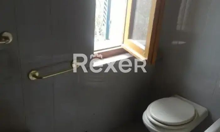 Rexer-Spoleto-CASA-DI-CAMPAGNA-A-SCHIERA-DI-TESTA-ABITABILE-DA-SUBITO-Bagno