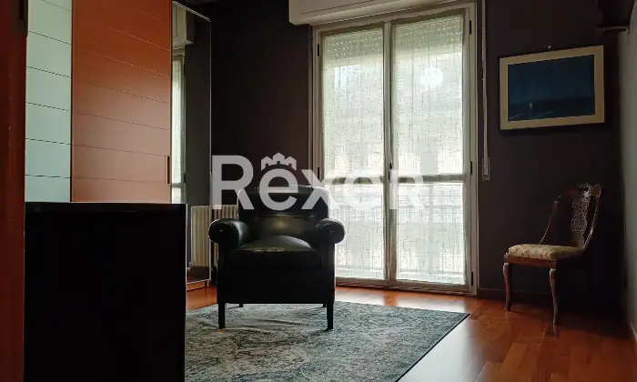 Rexer-Albese-Con-Cassano-Quadrilocale-con-doppi-servizi-e-due-garage-Camera-da-letto-matrimoniale