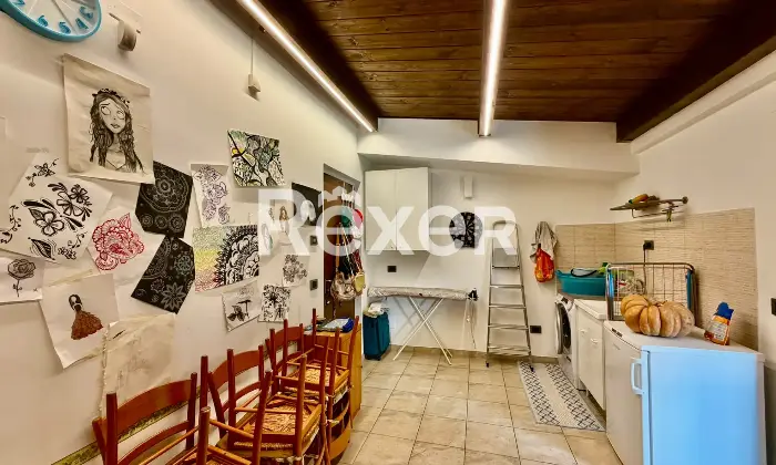 Rexer-Vasto-Villa-di-mq-con-garage-giardino-e-pannelli-Solari-Altro