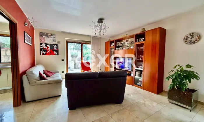 Rexer-Vasto-Villa-di-mq-con-garage-giardino-e-pannelli-Solari-Altro