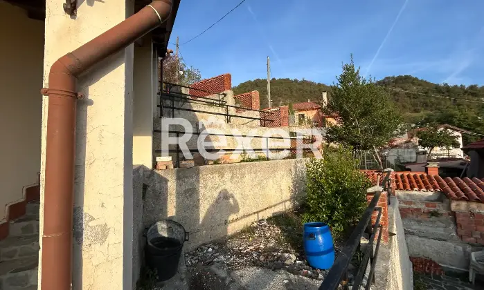 Rexer-Cosseria-Casa-indipendente-con-giardino-su-tre-livelli-Montecala-Cosseria-Altro