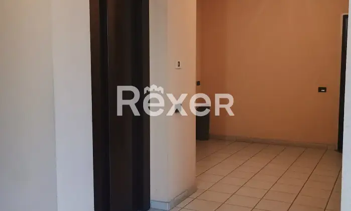 Rexer-Olgiate-Comasco-Trilocale-con-doppi-servizi-e-garage-Balcone