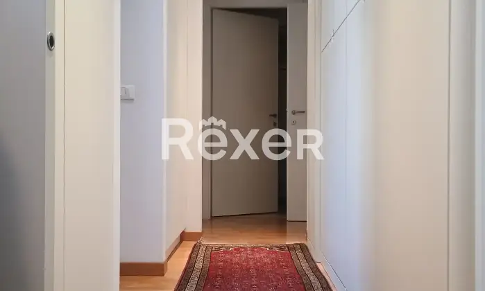Rexer-Olgiate-Comasco-Trilocale-con-doppi-servizi-e-garage-Corridoio