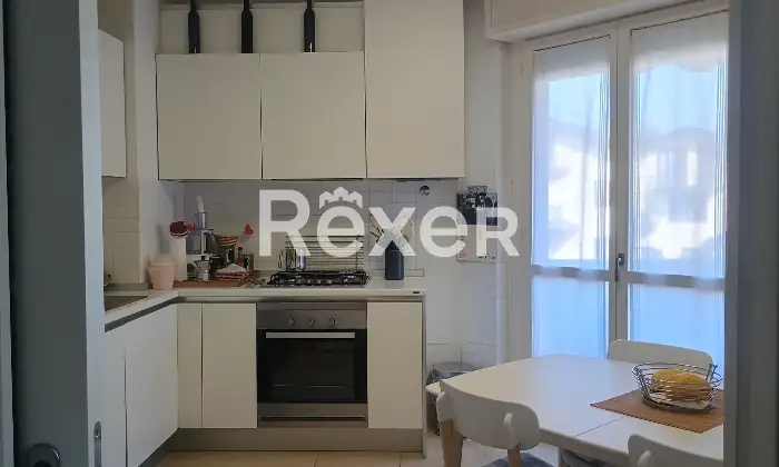 Rexer-Olgiate-Comasco-Trilocale-con-doppi-servizi-e-garage-Cucina