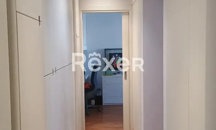 Rexer-Olgiate-Comasco-Trilocale-con-doppi-servizi-e-garage-Corridoio