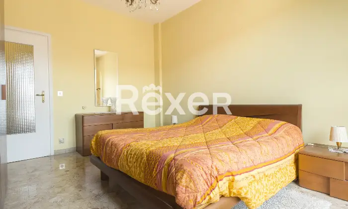Rexer-Torino-TRILOCALE-ULTIMO-PIANO-CON-POSTO-AUTO-Camera-da-letto-matrimoniale