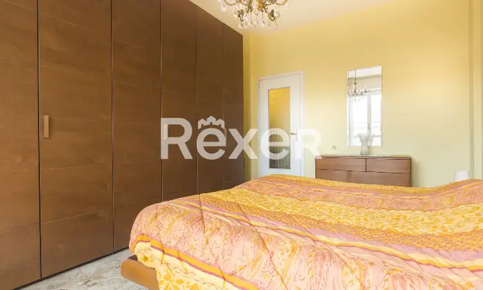 Rexer-Torino-TRILOCALE-ULTIMO-PIANO-CON-POSTO-AUTO-Camera-da-letto-matrimoniale