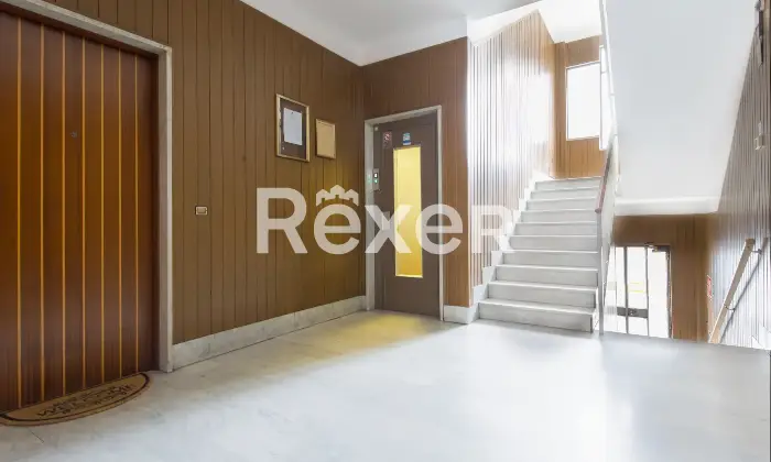 Rexer-Torino-TRILOCALE-ULTIMO-PIANO-CON-POSTO-AUTO-Atrio