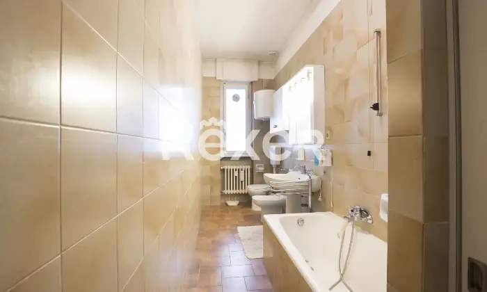 Rexer-Torino-TRILOCALE-ULTIMO-PIANO-CON-POSTO-AUTO-Bagno