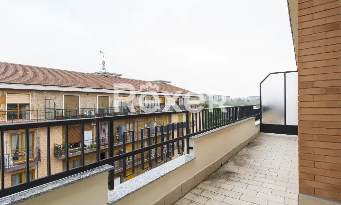 Rexer-Torino-TRILOCALE-ULTIMO-PIANO-CON-POSTO-AUTO-Balcone