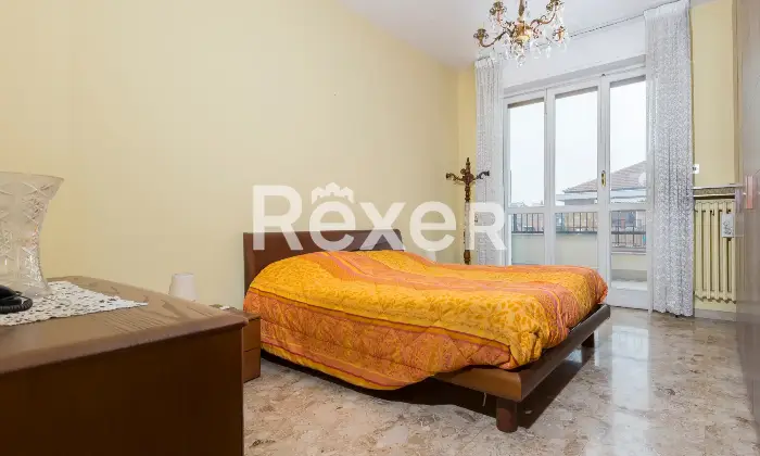 Rexer-Torino-TRILOCALE-ULTIMO-PIANO-CON-POSTO-AUTO-Camera-da-letto-matrimoniale