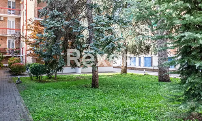 Rexer-Ferrara-Appartamento-camere-e-due-bagni-Altro