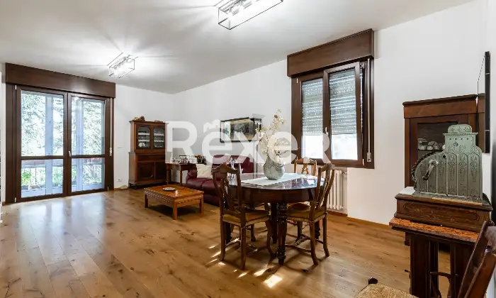 Rexer-Ferrara-Appartamento-camere-e-due-bagni-Soggiorno