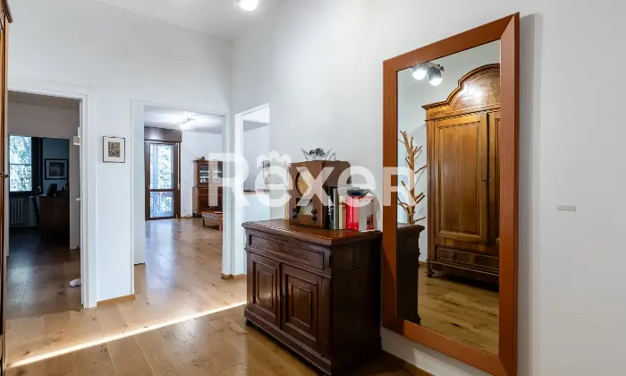 Rexer-Ferrara-Appartamento-camere-e-due-bagni-Ingresso