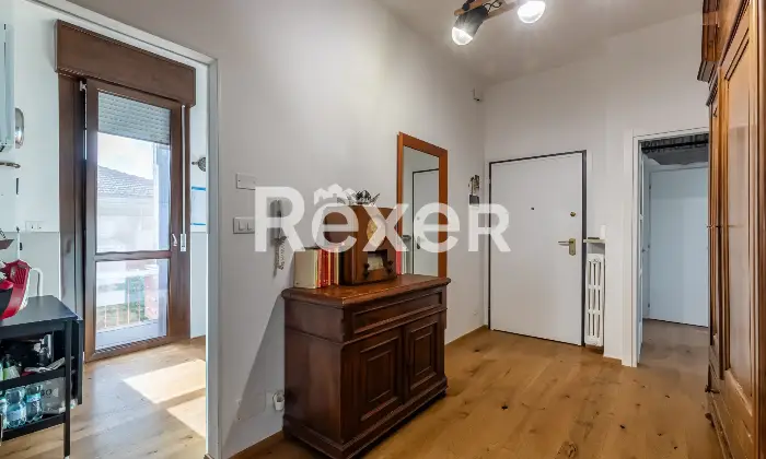 Rexer-Ferrara-Appartamento-camere-e-due-bagni-Altro