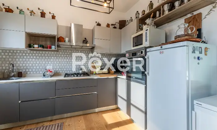 Rexer-Ferrara-Appartamento-camere-e-due-bagni-Altro