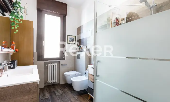 Rexer-Ferrara-Appartamento-camere-e-due-bagni-Altro