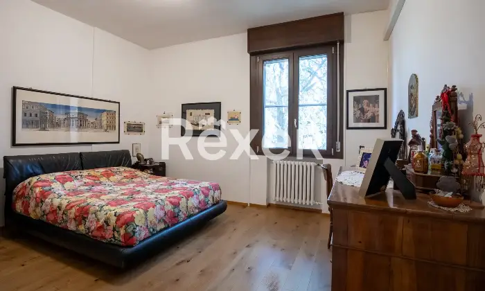 Rexer-Ferrara-Appartamento-camere-e-due-bagni-Altro