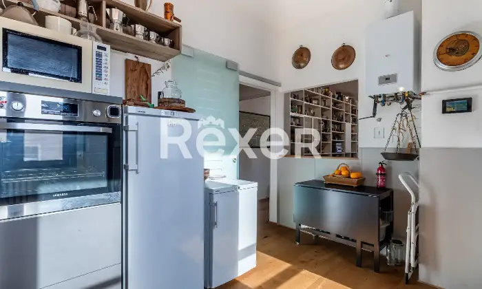 Rexer-Ferrara-Appartamento-camere-e-due-bagni-Altro
