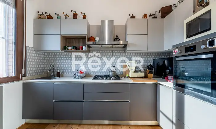 Rexer-Ferrara-Appartamento-camere-e-due-bagni-Altro