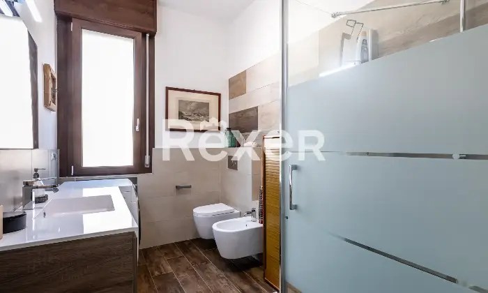 Rexer-Ferrara-Appartamento-camere-e-due-bagni-Altro