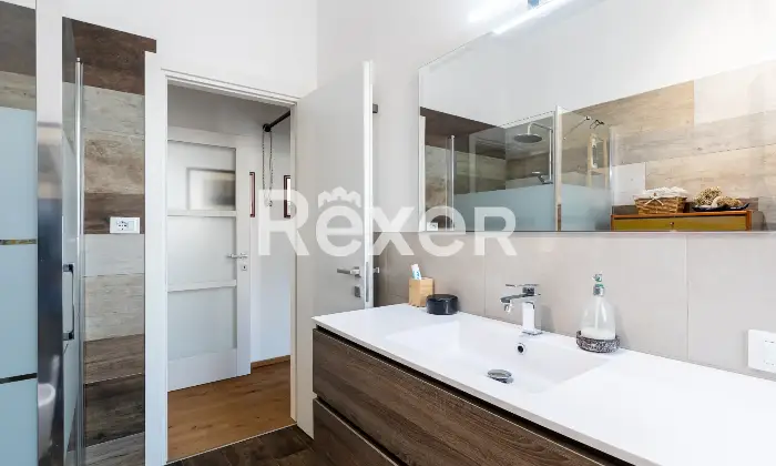 Rexer-Ferrara-Appartamento-camere-e-due-bagni-Altro