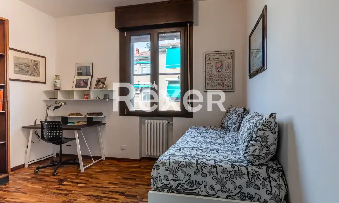 Rexer-Ferrara-Appartamento-camere-e-due-bagni-Altro