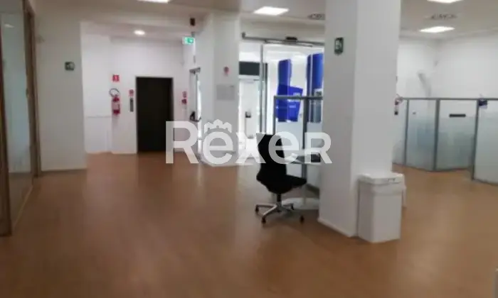 Rexer-Milano-Ex-filiale-bancaria-su-due-livelli-in-fabbricato-condominiale-Altro