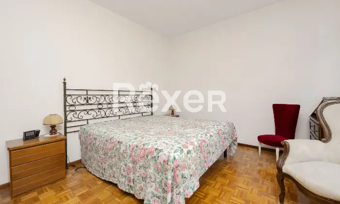 Rexer-Barzio-Accogliente-appartamento-con-ampio-balcone-e-box-Camera-da-letto-matrimoniale