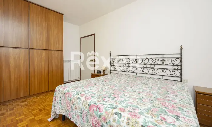 Rexer-Barzio-Accogliente-appartamento-con-ampio-balcone-e-box-Camera-da-letto-matrimoniale