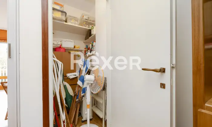 Rexer-Barzio-Accogliente-appartamento-con-ampio-balcone-e-box-Ripostiglio