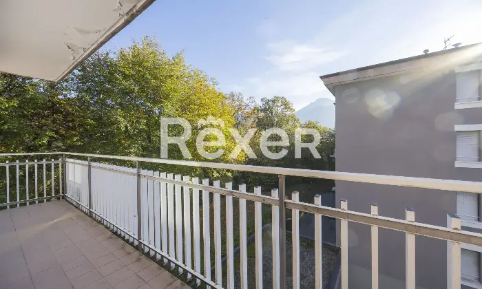 Rexer-Barzio-Accogliente-appartamento-con-ampio-balcone-e-box-Balcone