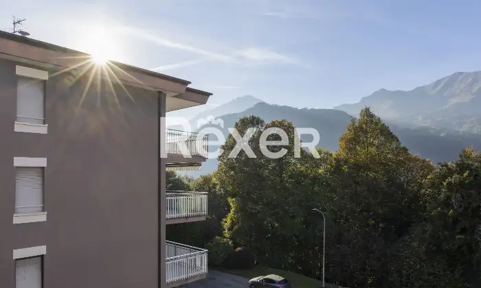 Rexer-Barzio-Accogliente-appartamento-con-ampio-balcone-e-box-Vista