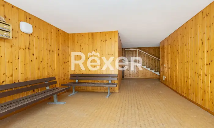 Rexer-Barzio-Accogliente-appartamento-con-ampio-balcone-e-box-Cantina