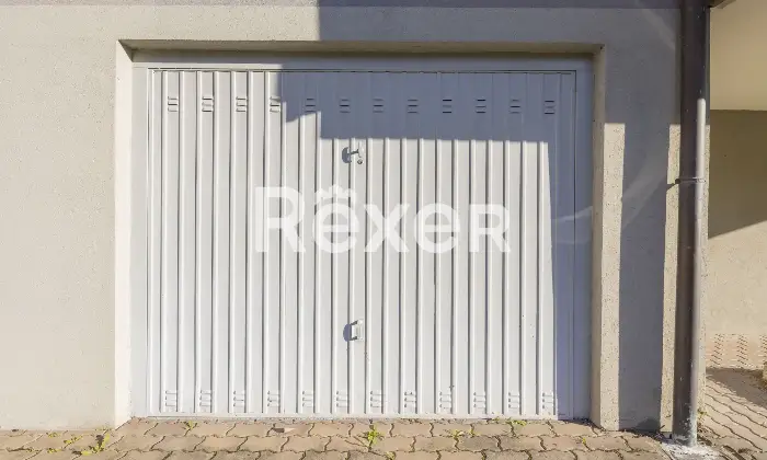 Rexer-Barzio-Accogliente-appartamento-con-ampio-balcone-e-box-Box