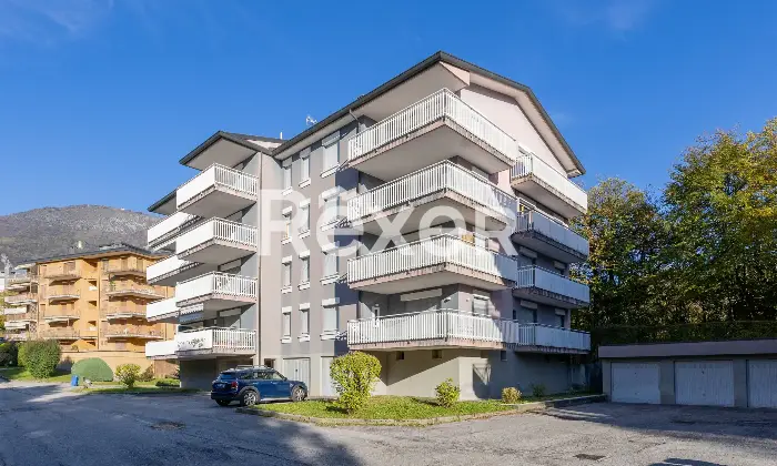 Rexer-Barzio-Accogliente-appartamento-con-ampio-balcone-e-box-Esterno