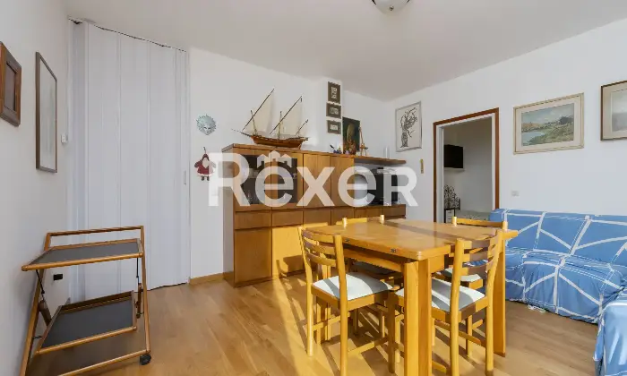 Rexer-Barzio-Accogliente-appartamento-con-ampio-balcone-e-box-Salone
