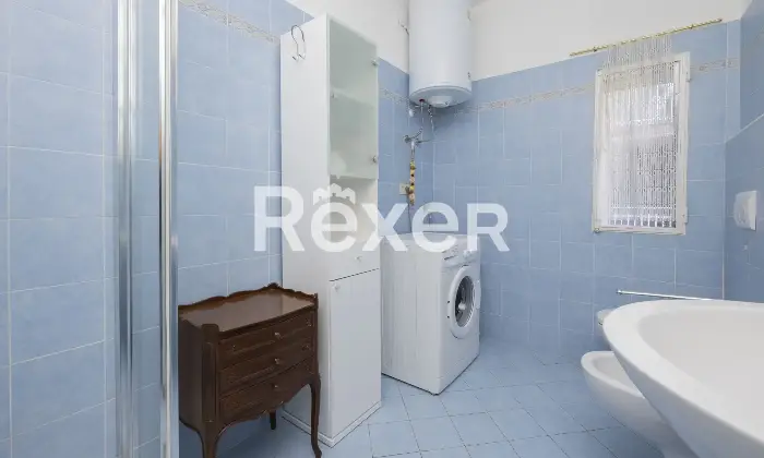 Rexer-Barzio-Accogliente-appartamento-con-ampio-balcone-e-box-Bagno
