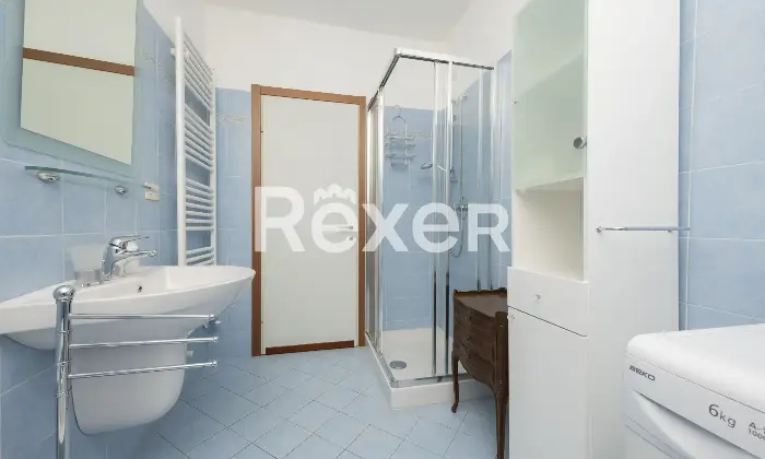 Rexer-Barzio-Accogliente-appartamento-con-ampio-balcone-e-box-Bagno