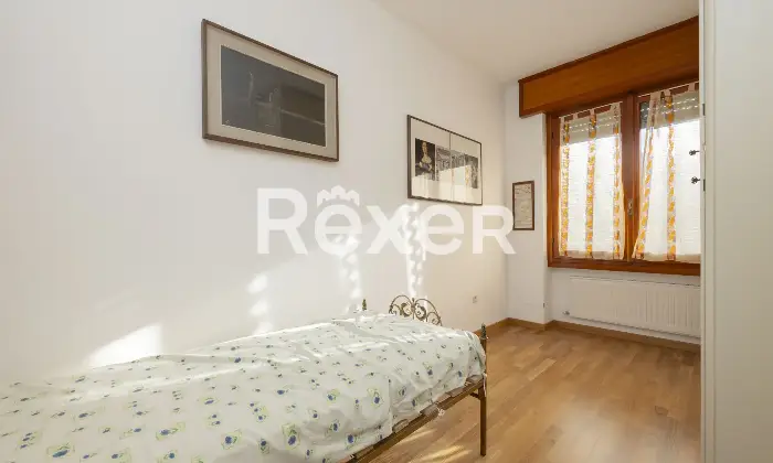 Rexer-Barzio-Accogliente-appartamento-con-ampio-balcone-e-box-Camera-da-letto
