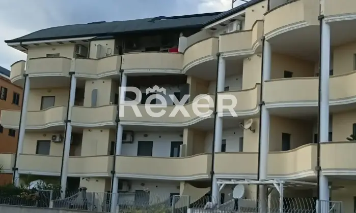 Rexer-Satriano-Appartamento-con-ampio-balcone-e-box-auto-in-Via-Pietro-Nenni-Satriano-Altro