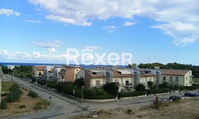 Rexer-Satriano-Appartamento-con-ampio-balcone-e-box-auto-in-Via-Pietro-Nenni-Satriano-Altro