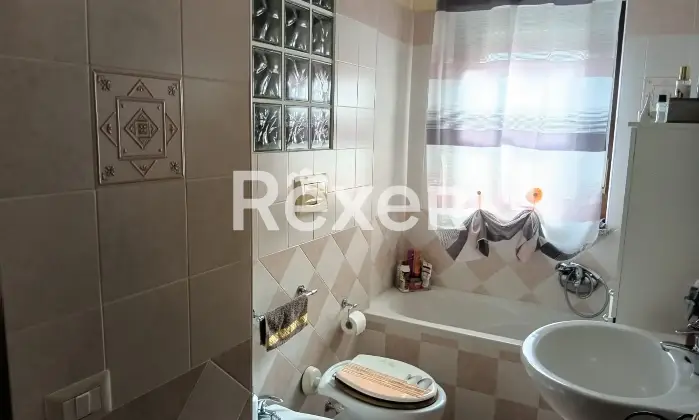 Rexer-Satriano-Appartamento-con-ampio-balcone-e-box-auto-in-Via-Pietro-Nenni-Satriano-Altro
