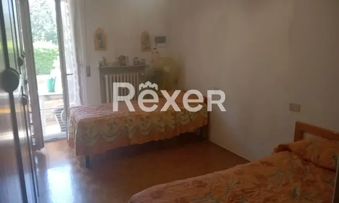 Rexer-Parma-PRIVATO-VENDE-Trilocale-con-Garage-doppi-servizi-no-agenzia-CameraDaLetto