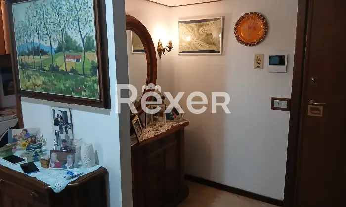 Rexer-Parma-PRIVATO-VENDE-Trilocale-con-Garage-doppi-servizi-no-agenzia-Ingresso