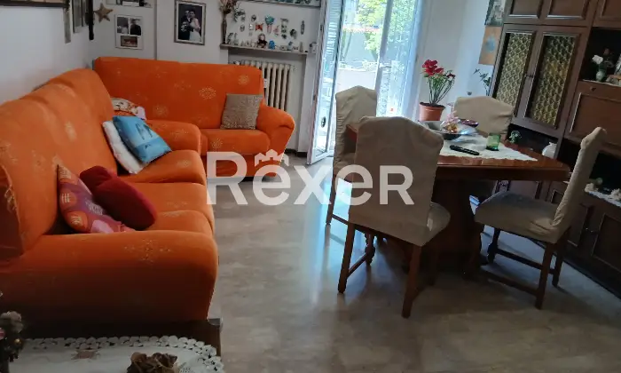 Rexer-Parma-PRIVATO-VENDE-Trilocale-con-Garage-doppi-servizi-no-agenzia-Salone