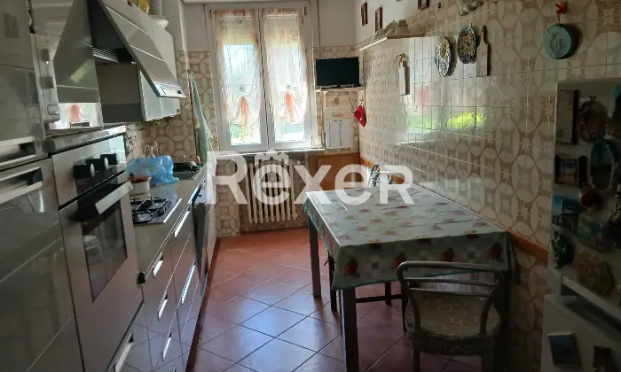 Rexer-Parma-PRIVATO-VENDE-Trilocale-con-Garage-doppi-servizi-no-agenzia-Cucina