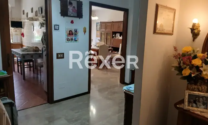 Rexer-Parma-PRIVATO-VENDE-Trilocale-con-Garage-doppi-servizi-no-agenzia-Ingresso
