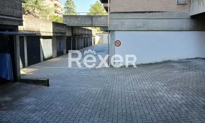 Rexer-Parma-PRIVATO-VENDE-Trilocale-con-Garage-doppi-servizi-no-agenzia-Cortile