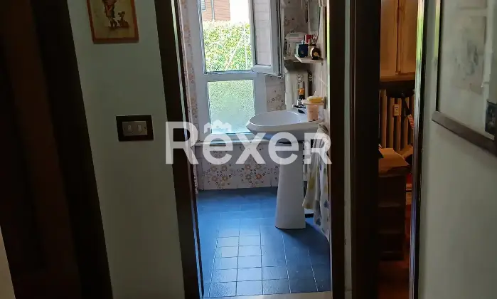 Rexer-Parma-PRIVATO-VENDE-Trilocale-con-Garage-doppi-servizi-no-agenzia-Disimpegno